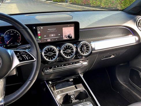 Used 2025 Mercedes-Benz GLB 250 4MATIC image 6