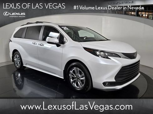Used 2026 Toyota Sienna XLE FWD image 1