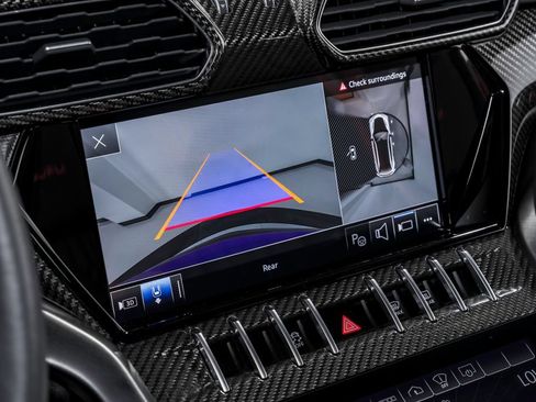 Used 2024 Lamborghini Urus Performante AWD/4WD image 28