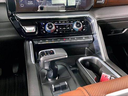 Used 2022 GMC Sierra 1500 Denali Ultimate AWD/4WD image 9