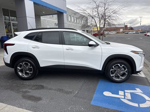 New 2026 Chevrolet Trax LT w/ Driver Confidence Package image 6
