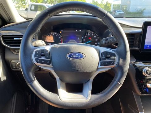 Used 2022 Ford Explorer Limited w/ Equipment Group 301A AWD/4WD image 11