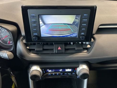Used 2019 Toyota RAV4 LE image 96