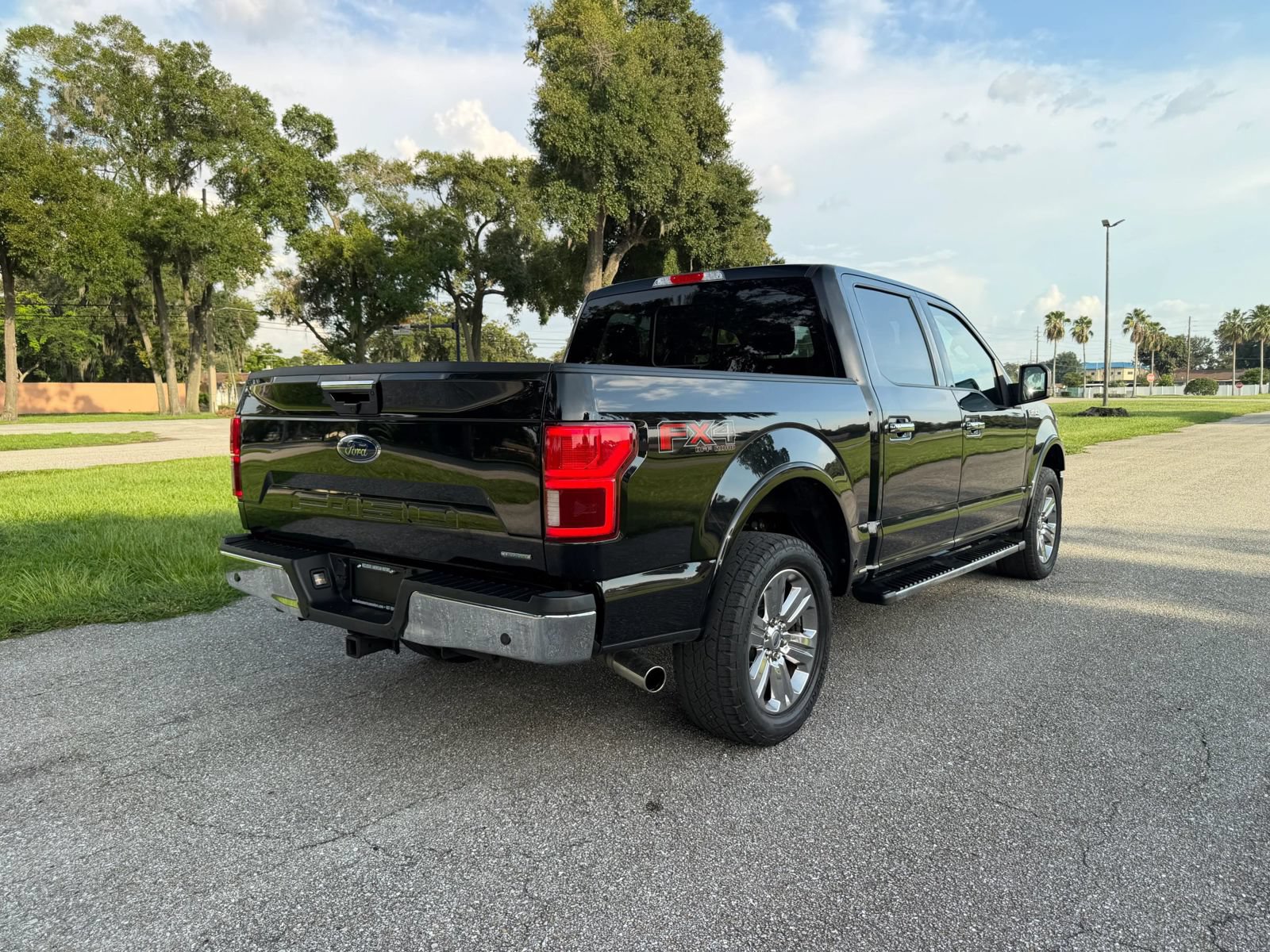 Used 2018 Ford F150 Lariat w/ Equipment Group 502A Luxury AWD/4WD image 5