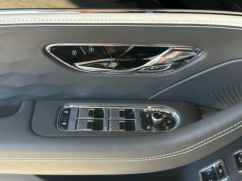 New 2025 Bentley Flying Spur Plug-In Hybrid image 14