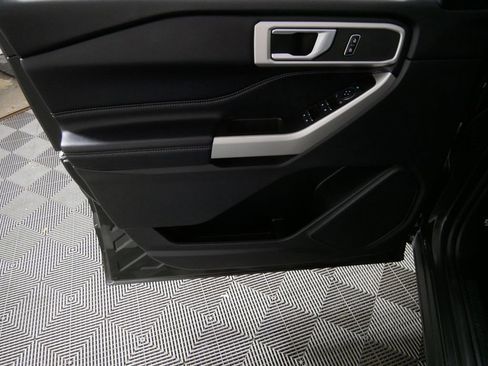 Used 2022 Ford Explorer XLT image 13