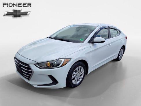 Used 2017 Hyundai Elantra SE image 1