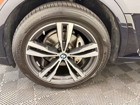 Used 2022 BMW X7 xDrive40i w/ M Sport Package AWD/4WD image 15