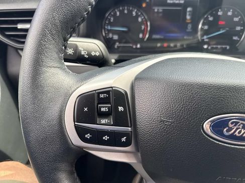 Used 2022 Ford Explorer XLT AWD/4WD image 36