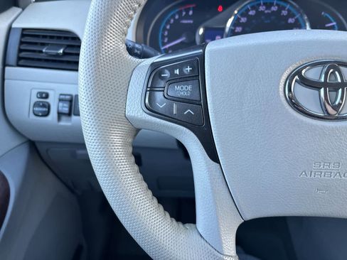 Used 2013 Toyota Sienna XLE image 8