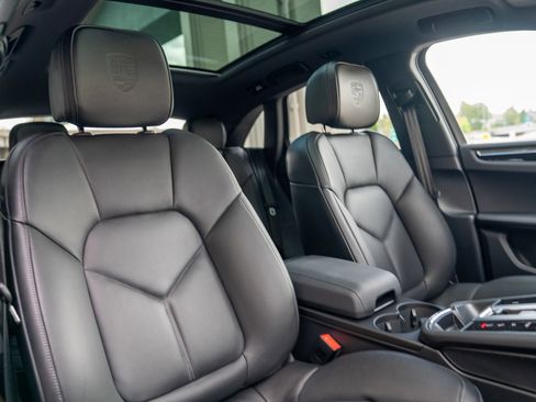 Certified 2025 Porsche Macan AWD/4WD image 23