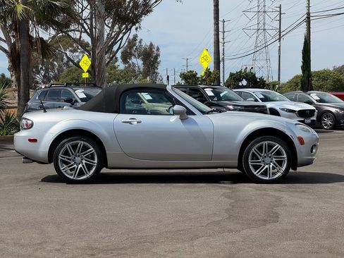 Used 2006 MAZDA MX-5 Miata Sport RWD image 30