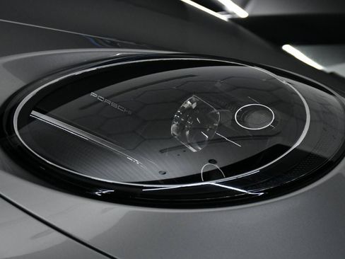 Used 2023 Porsche 911 Carrera image 3