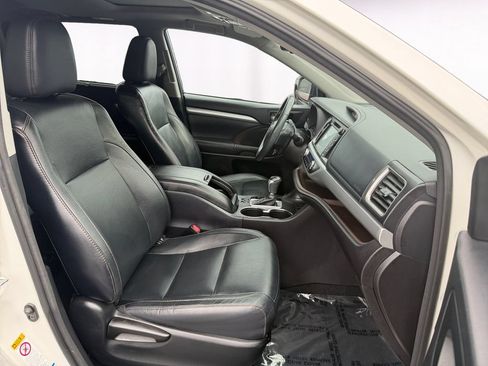 Used 2016 Toyota Highlander XLE AWD/4WD image 15