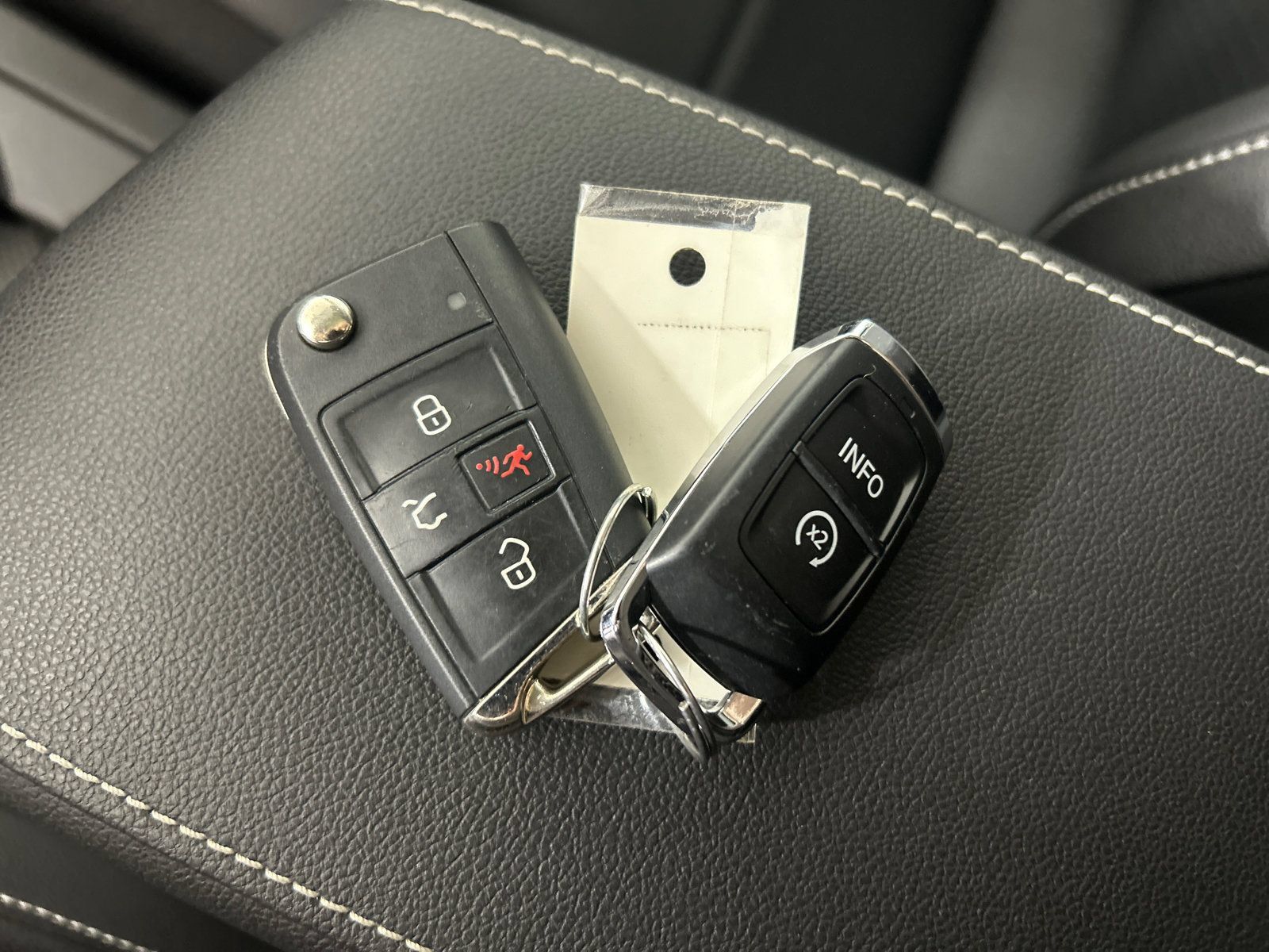 Used 2021 Volkswagen Tiguan SE w/ Panoramic Sunroof Package AWD/4WD image 23