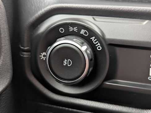 Used 2025 Jeep Wrangler Unlimited Rubicon AWD/4WD image 25