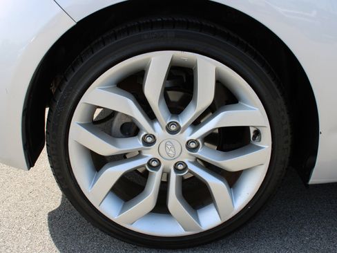 Used 2012 Hyundai Veloster w/ Style Pkg image 7