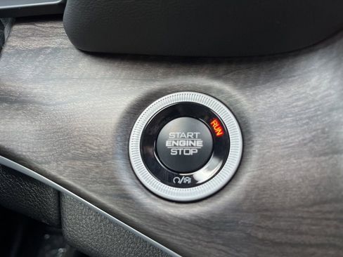 New 2025 Jeep Grand Cherokee Limited w/ Black Appearance Package image 33