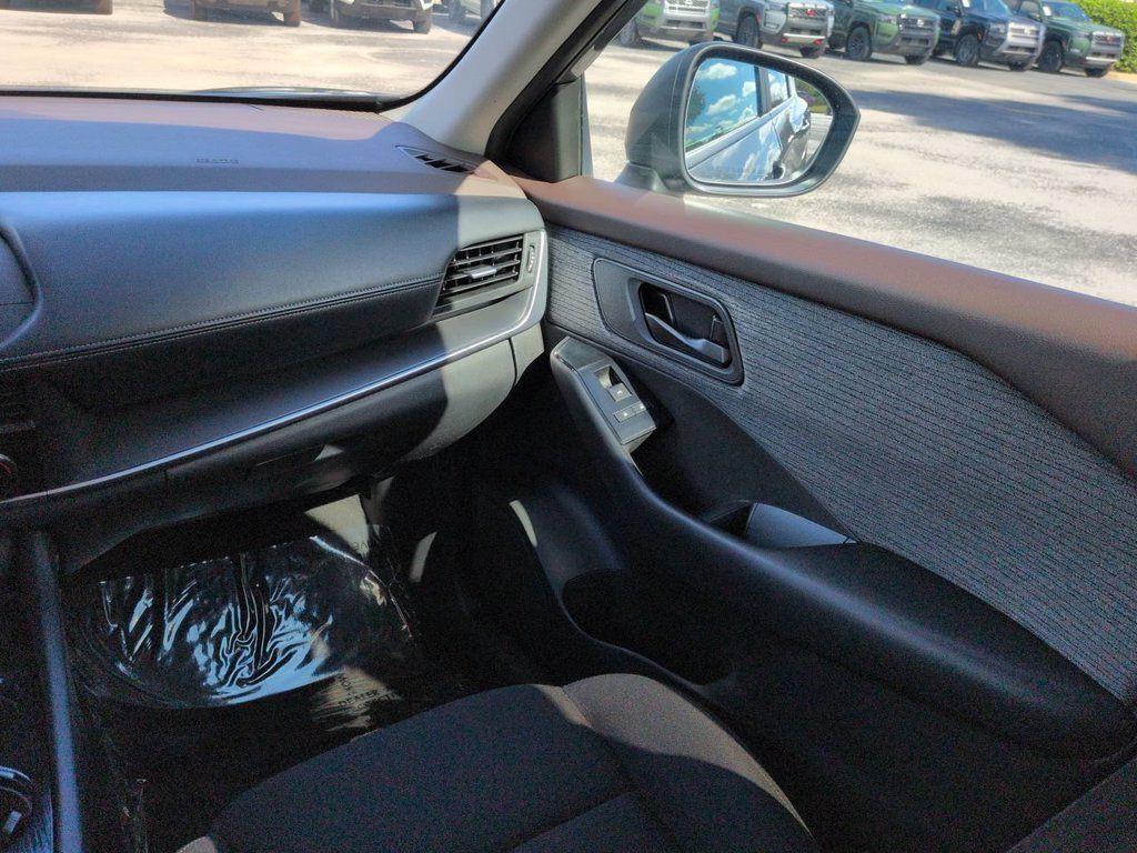 Certified 2023 Nissan Rogue S AWD/4WD image 17