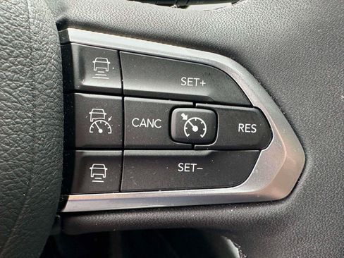 Used 2023 Jeep Compass Limited w/ Sun and Sound Group AWD/4WD image 22