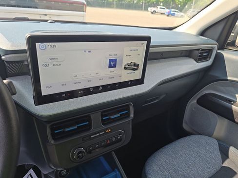 Used 2025 Ford Maverick XLT FWD image 9