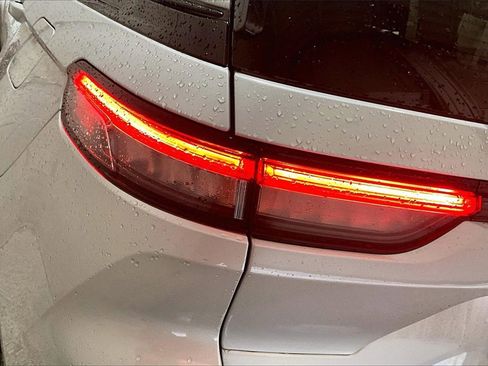 Used 2023 Jeep Grand Cherokee Limited w/ Luxury Tech Group II image 23