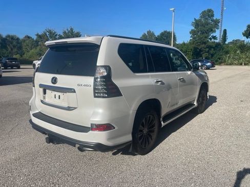 Used 2023 Lexus GX 460 Premium w/ Accessory Package AWD/4WD image 2