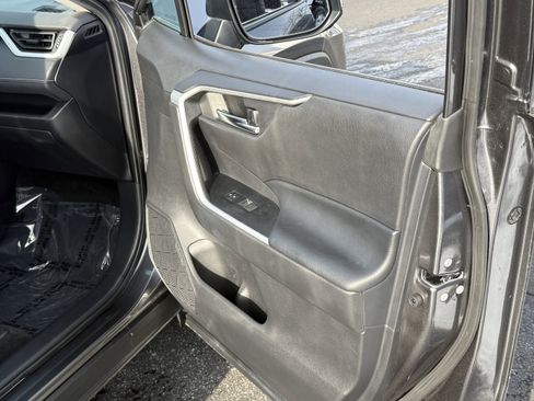 Used 2022 Toyota RAV4 XLE image 22