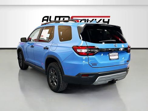 Used 2025 Honda Pilot TrailSport image 5