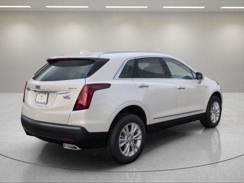 New 2025 Cadillac XT5 Luxury image 3