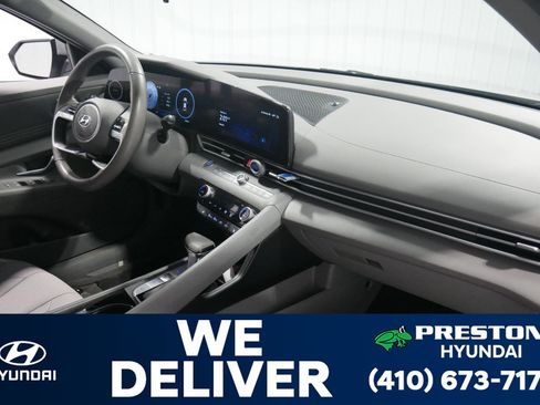 Used 2023 Hyundai Elantra SEL w/ Convenience Package image 14