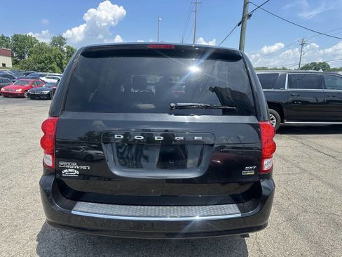 Used 2019 Dodge Grand Caravan SXT image 9