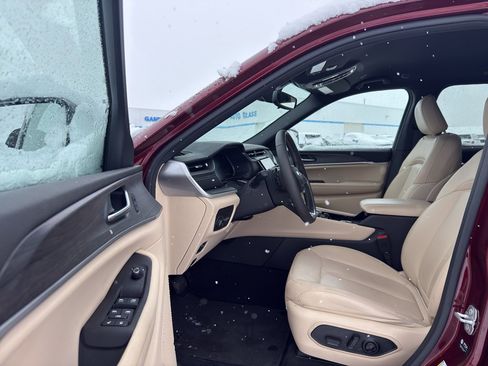 Used 2023 Jeep Grand Cherokee Limited image 11