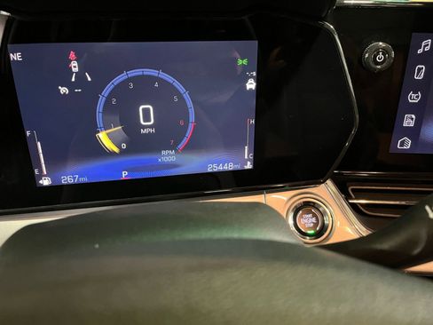 Used 2025 Chevrolet Trax LT image 39