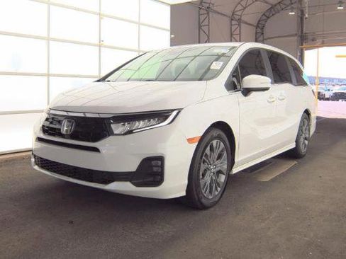 Used 2025 Honda Odyssey Touring image 2