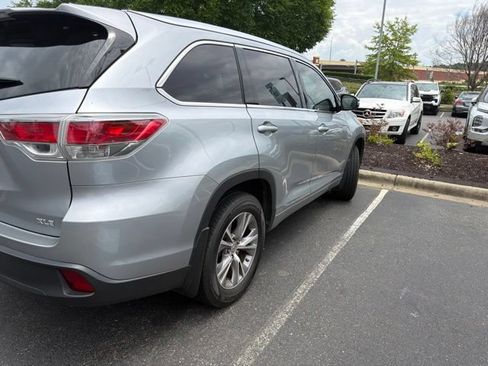 Used 2014 Toyota Highlander XLE FWD image 6