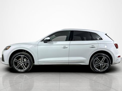 Used 2023 Audi Q5 e Premium w/ Convenience Package image 2