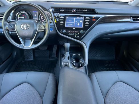 Used 2020 Toyota Camry LE FWD image 3
