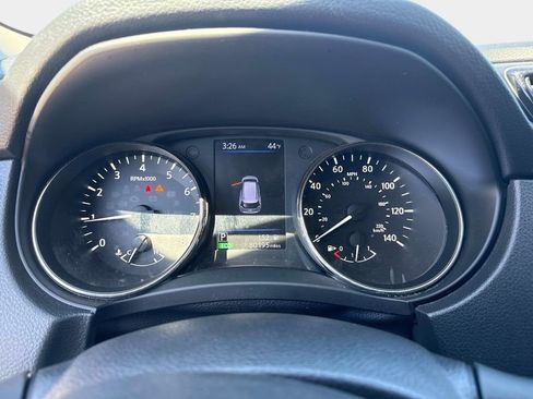 Used 2018 Nissan Rogue S image 22