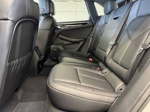 Used 2025 Porsche Macan image 6