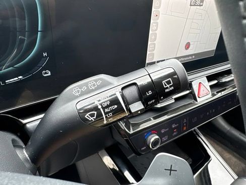 Used 2024 Kia Niro EX Touring FWD image 25