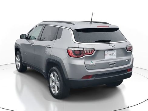 Used 2018 Jeep Compass Latitude image 3