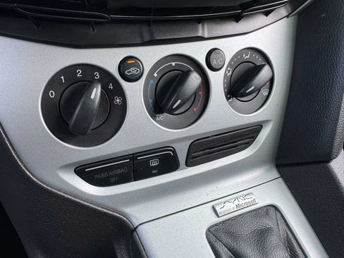 Used 2013 Ford Focus SE FWD image 28