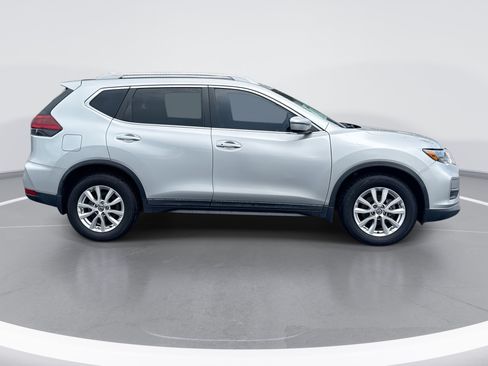 Used 2020 Nissan Rogue SV FWD image 3