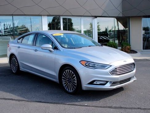 Used 2017 Ford Fusion SE w/ Fusion SE Technology Package FWD image 1