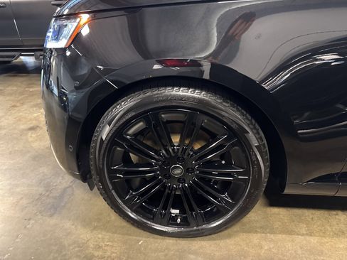 Used 2024 Land Rover Range Rover SE image 5