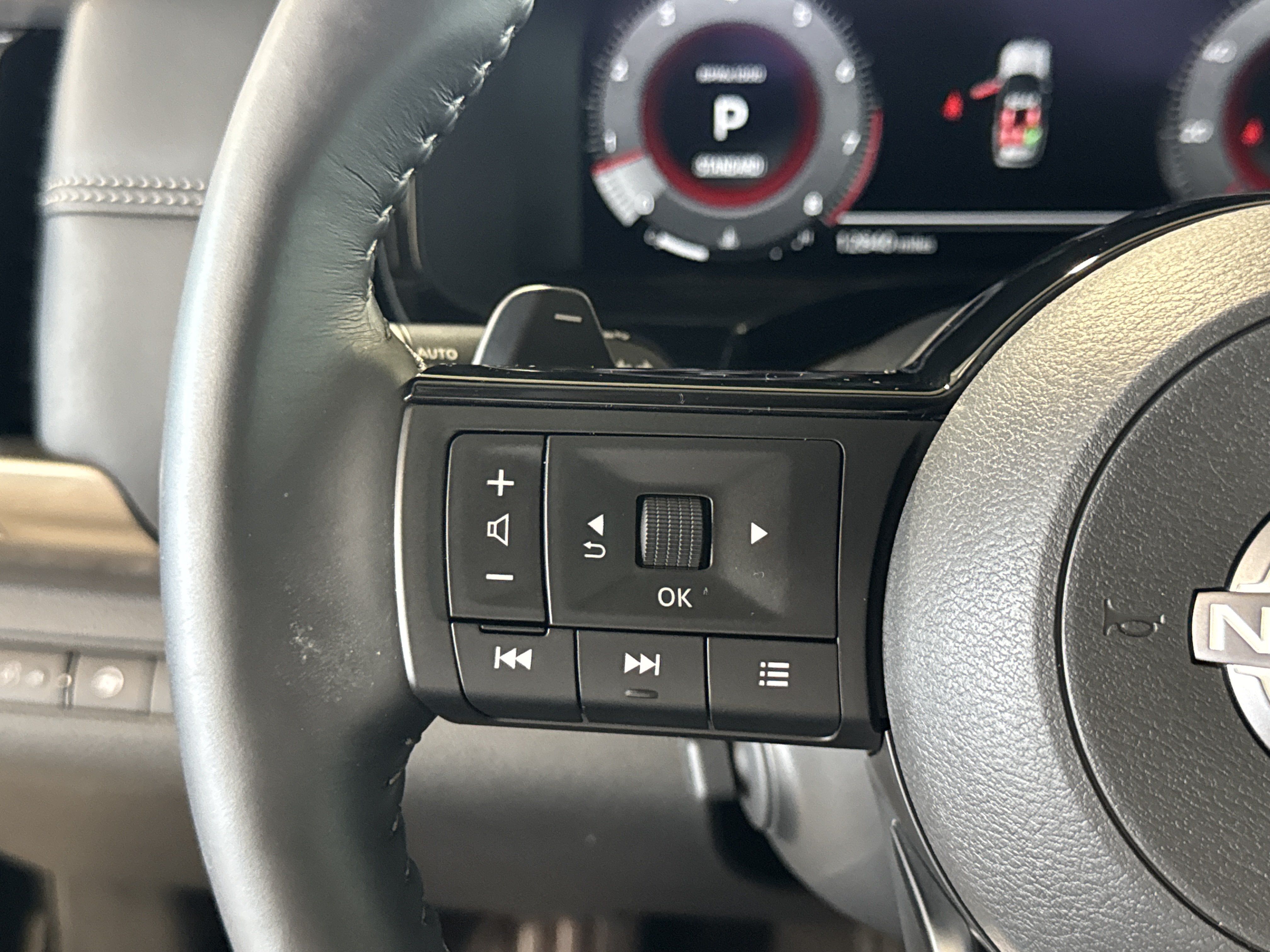 Used 2024 Nissan Pathfinder Platinum FWD image 8