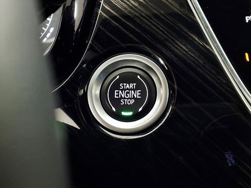 Used 2021 Cadillac XT6 Premium Luxury w/ LPO, ONYX Package image 16