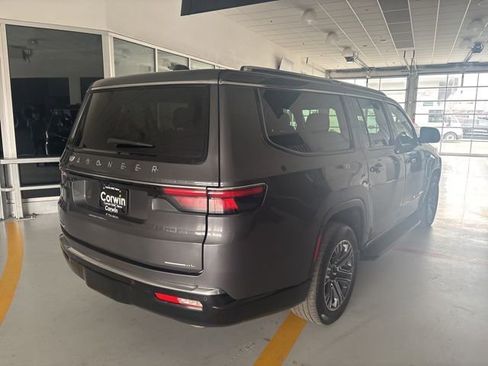 Used 2023 Jeep Wagoneer L Series II image 8
