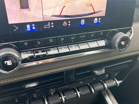 Used 2025 Chevrolet Colorado ZR2 w/ Technology Package image 27